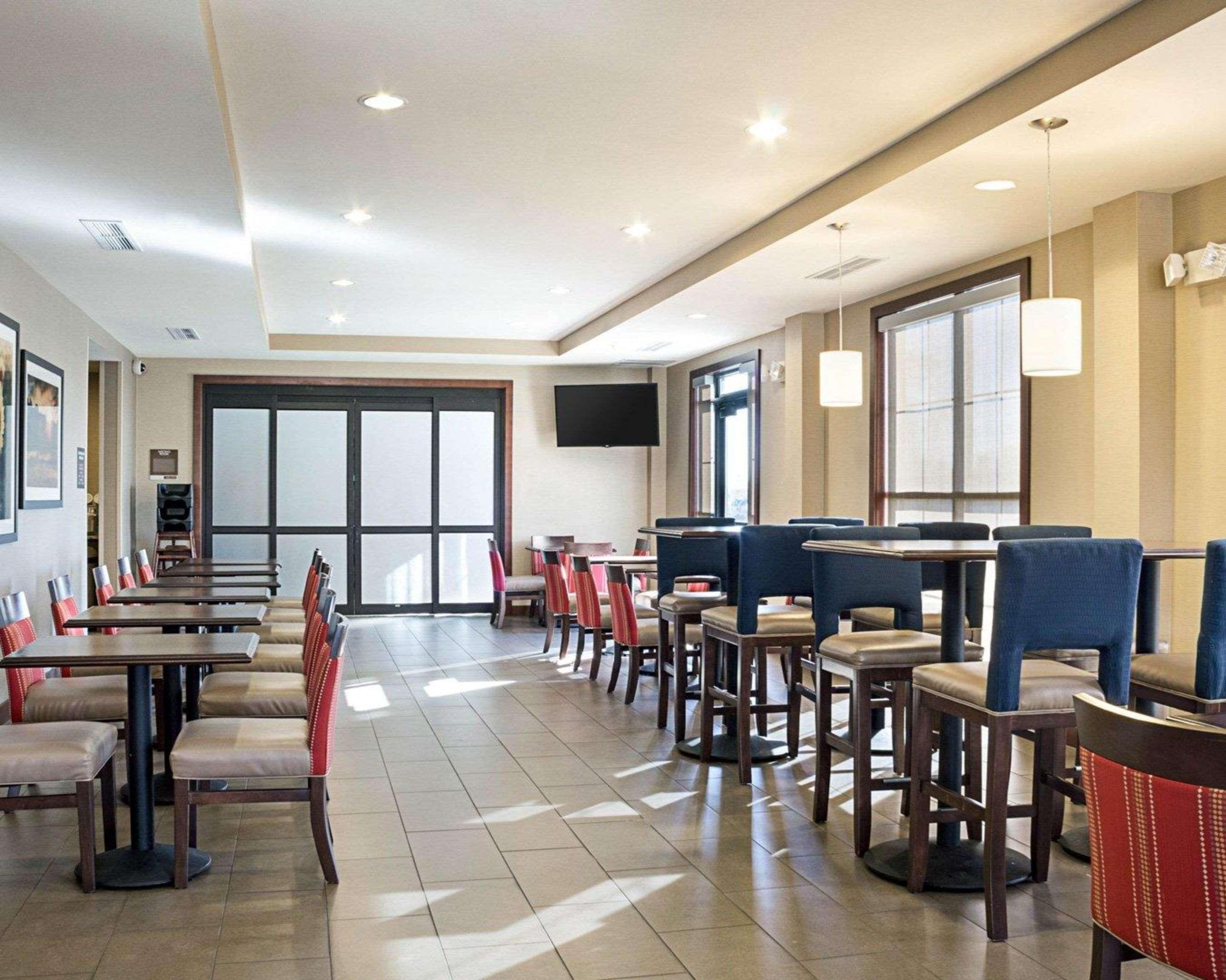 Comfort Suites Fargo Medical Center Екстериор снимка