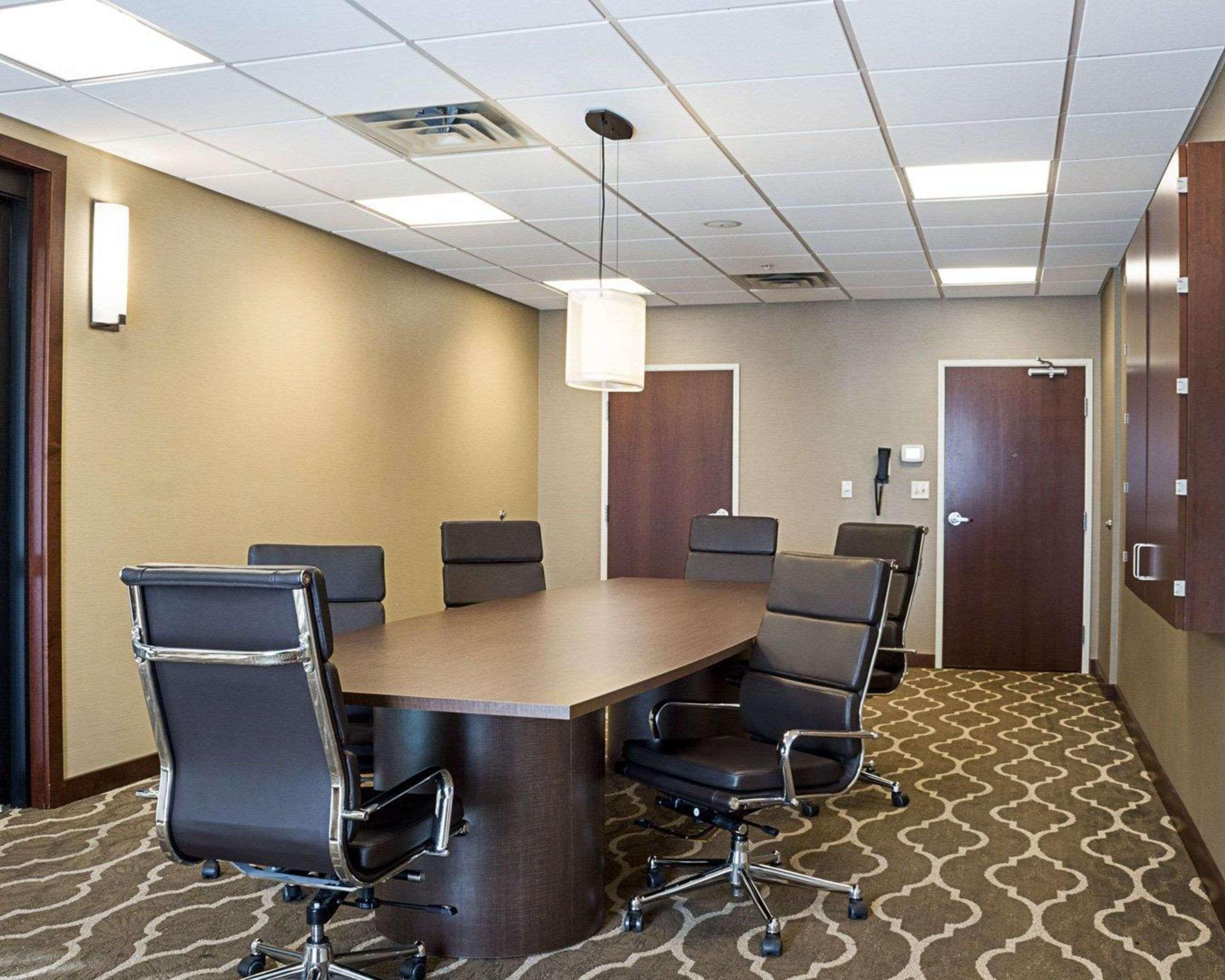 Comfort Suites Fargo Medical Center Екстериор снимка