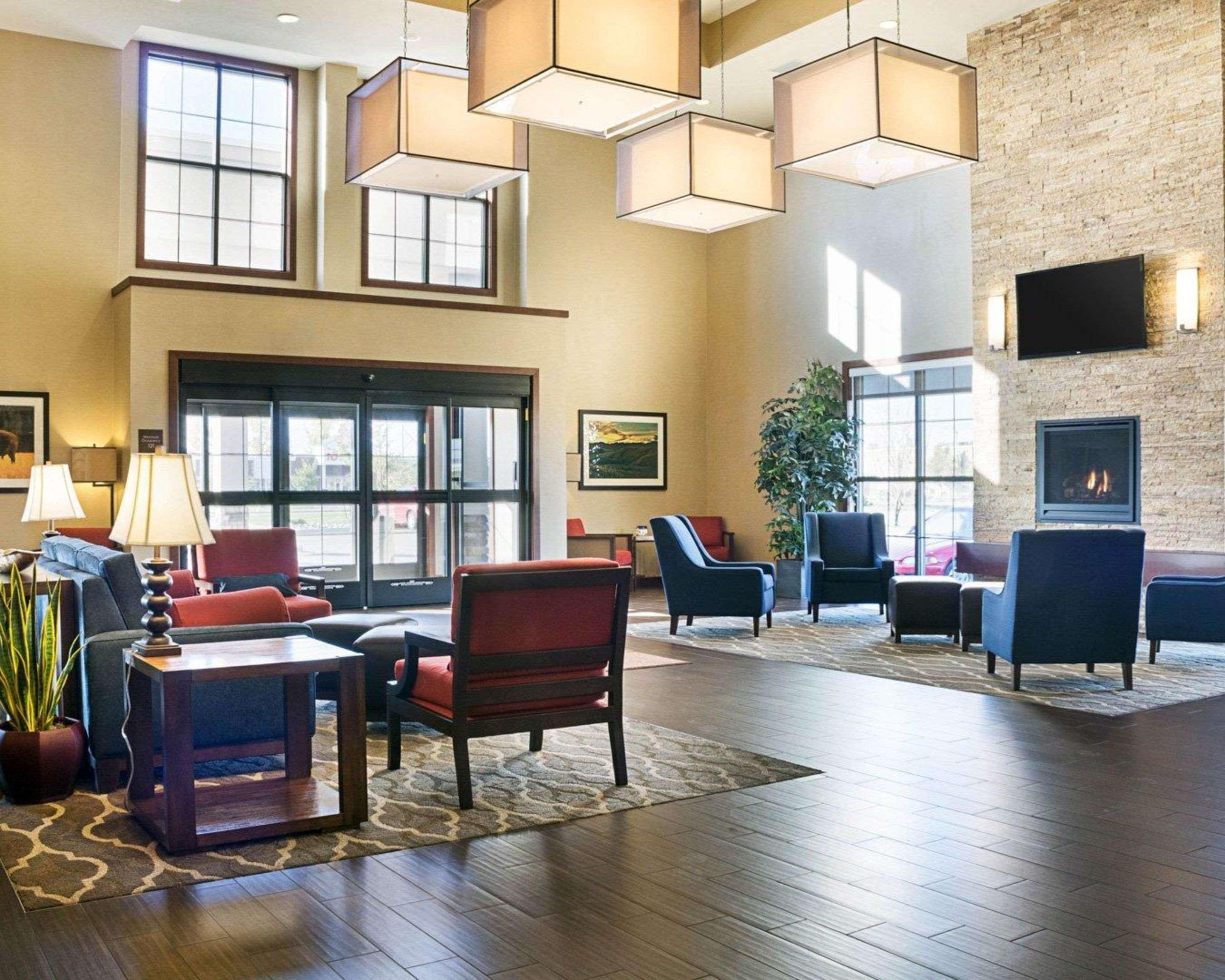 Comfort Suites Fargo Medical Center Екстериор снимка