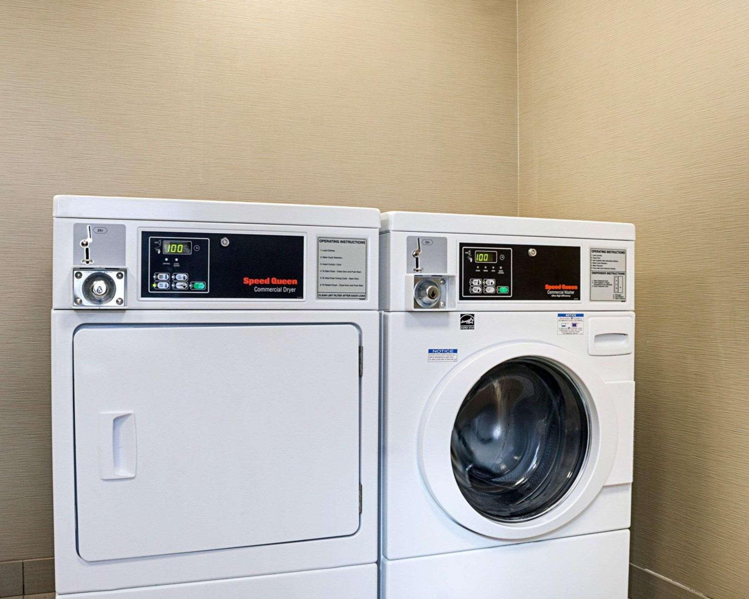 Comfort Suites Fargo Medical Center Екстериор снимка