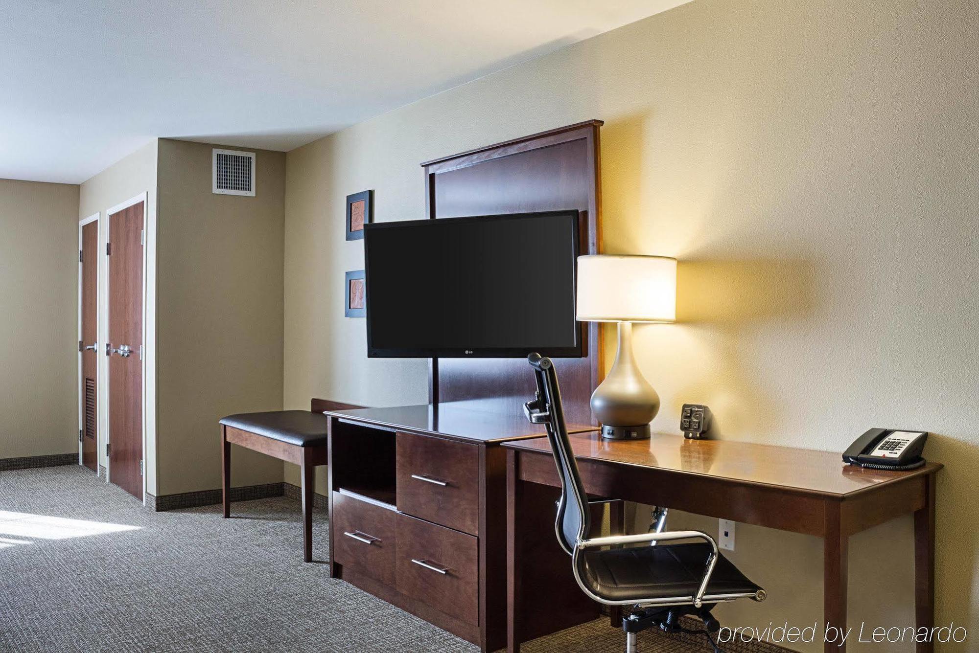 Comfort Suites Fargo Medical Center Екстериор снимка