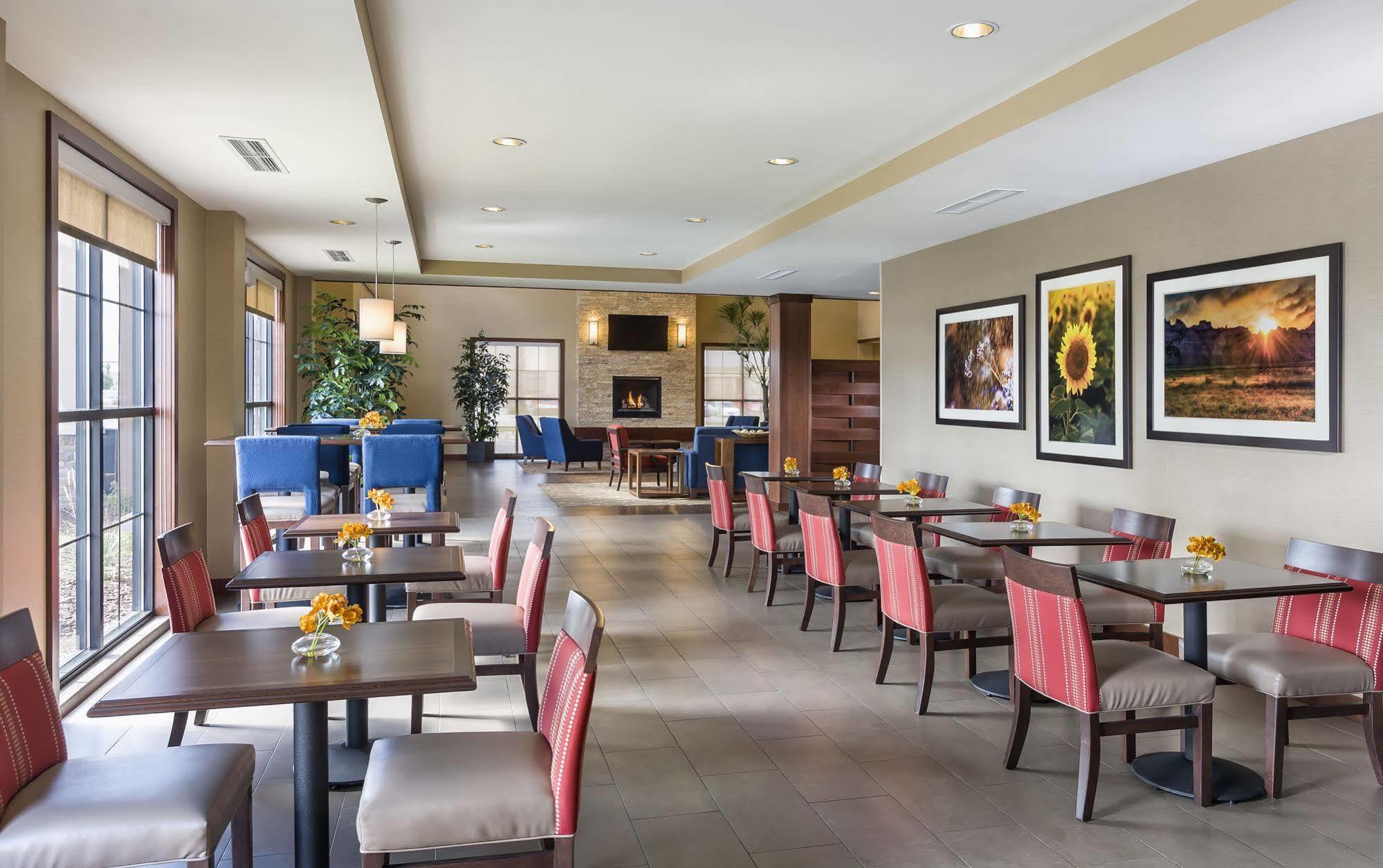 Comfort Suites Fargo Medical Center Екстериор снимка