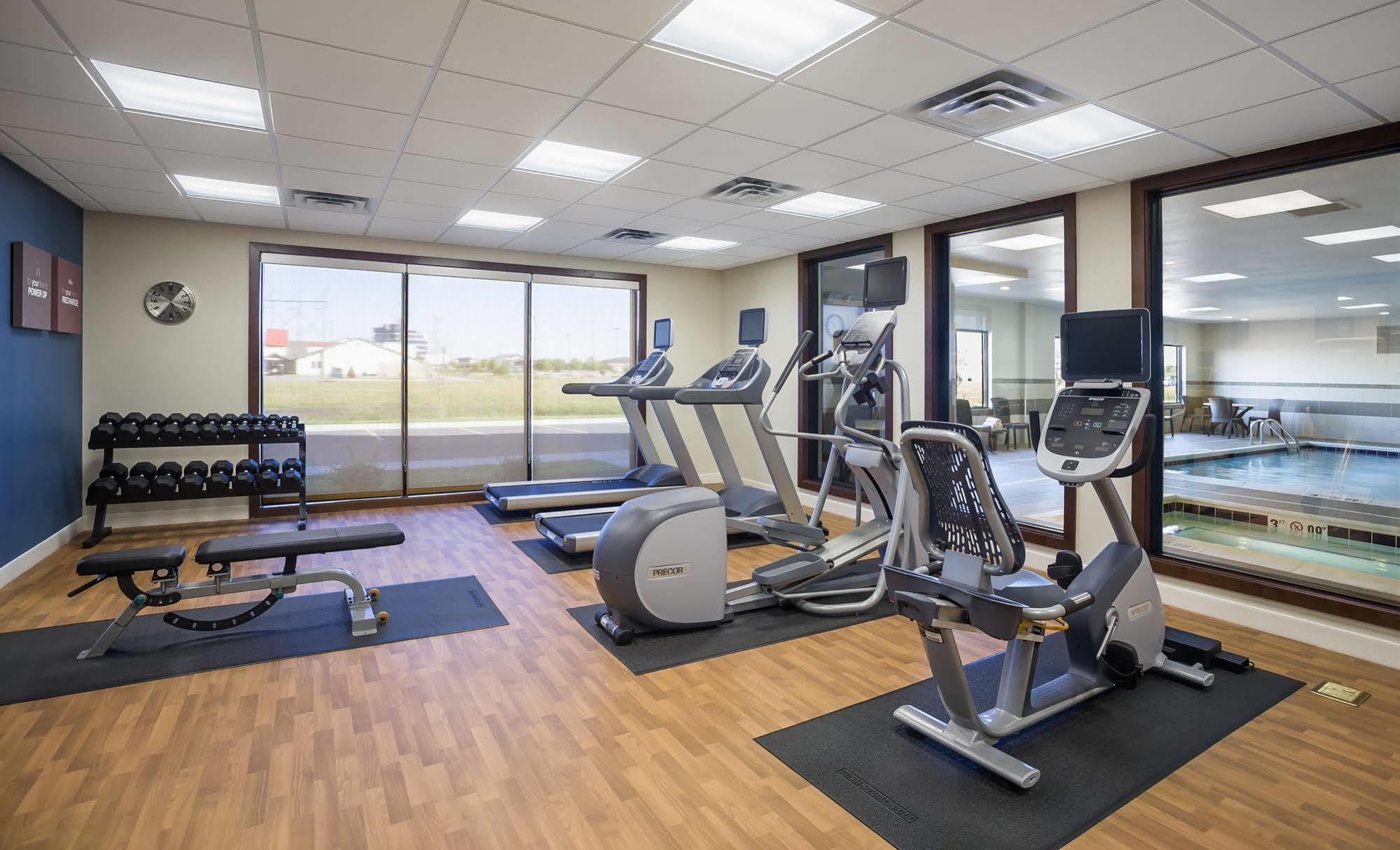Comfort Suites Fargo Medical Center Екстериор снимка